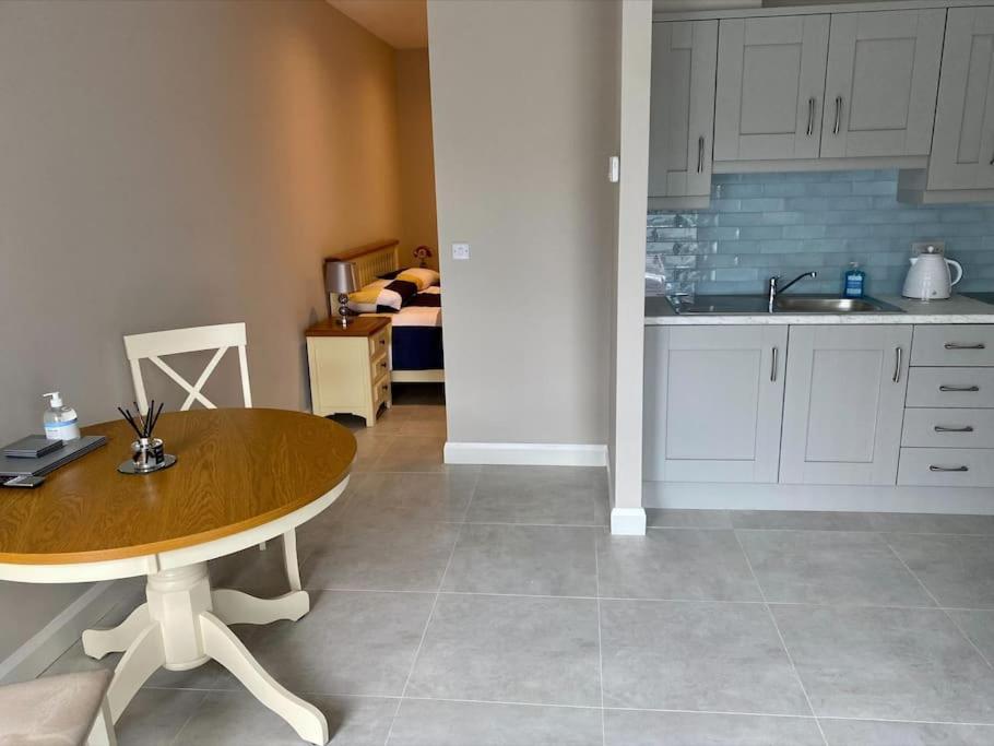 Erne Getaway No.8 Brand New 1 Bed Apartment Enniskillen Exteriör bild